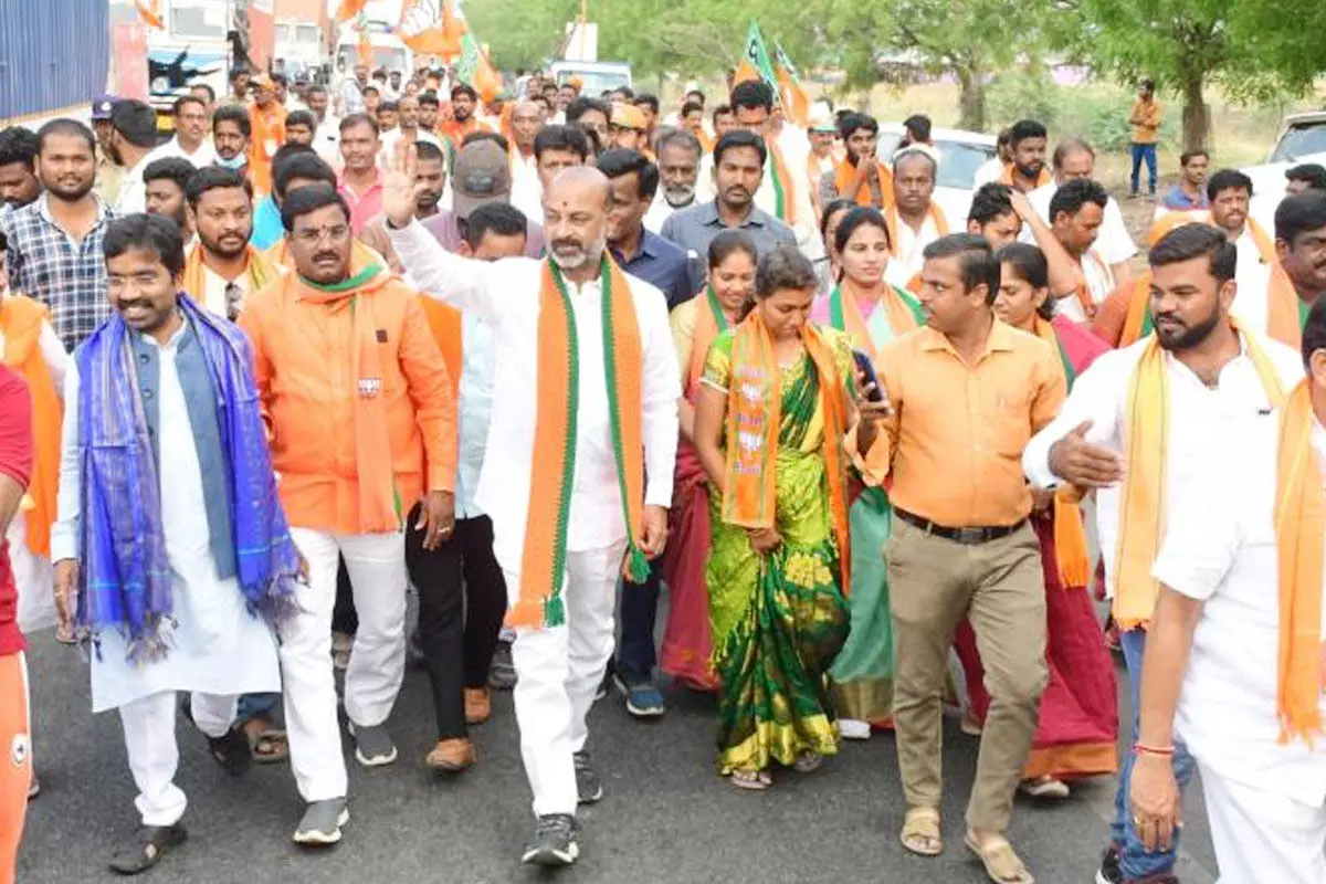 Bandi Sanjay పాదయాత్ర పొడిగింపు.. కారణం ఇదే! Bandi Sanjay పాదయాత్ర పొడిగింపు.. కారణం ఇదే!