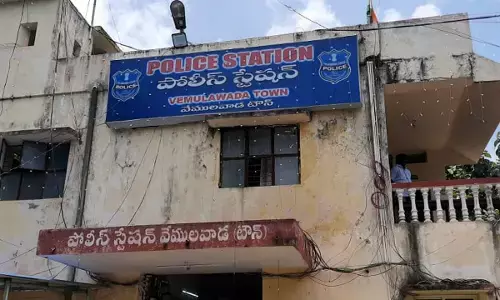 లంచం తీసుకుంటూ ఏసీబీకి చిక్కిన హెడ్ కానిస్టేబుల్