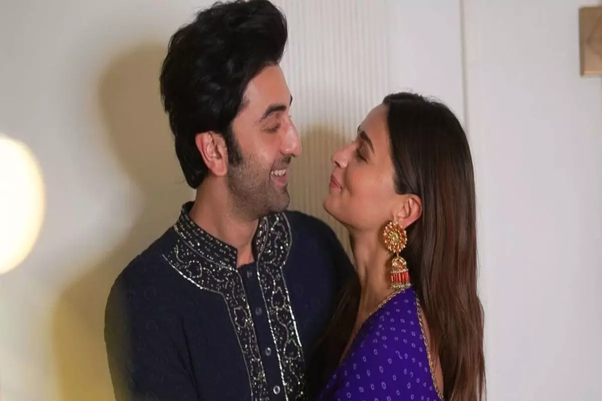 Ranbir నీ భార్యను వదిలెయ్.. Alia బాడీపై ట్రోలింగ్ Ranbir నీ భార్యను వదిలెయ్.. Alia బాడీపై ట్రోలింగ్