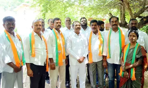 మునుగోడులో Congress కు మరో బిగ్ షాక్..  ఆరుగురు ప్రజా ప్రతినిధులు జంప్