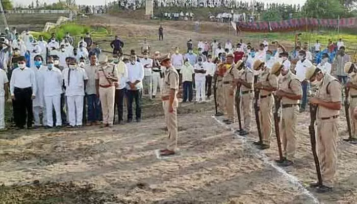 విధి నిర్వహణలో గుండెపోటు.. డీఎస్పీ మృతి విధి నిర్వహణలో గుండెపోటు.. డీఎస్పీ మృతి