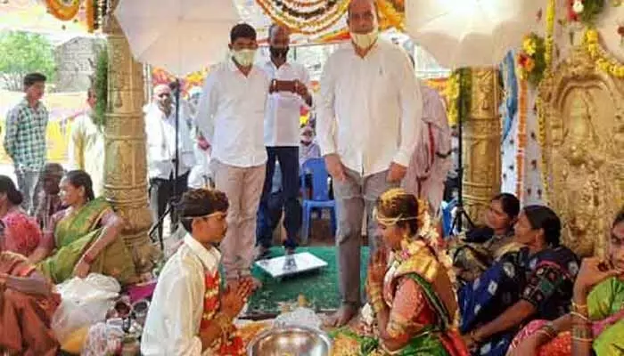 ఆదర్శ వివాహం చేసుకున్న జెడ్పీ వైస్ చైర్ పర్సన్ ఆదర్శ వివాహం చేసుకున్న జెడ్పీ వైస్ చైర్ పర్సన్