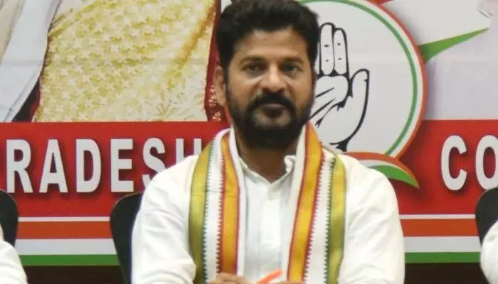 అధిష్టానం ముందు వాదులాట.. Revanth Reddy పై హైకమాండ్కు ఫిర్యాదు అధిష్టానం ముందు వాదులాట.. Revanth Reddy పై హైకమాండ్కు ఫిర్యాదు