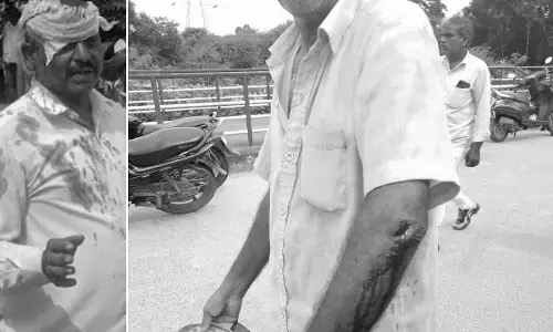 ఎన్టీపీసీలో ఉద్రిక్తత.. కార్మిక జేఏసీ నేతలపై లాఠీ చార్జ్