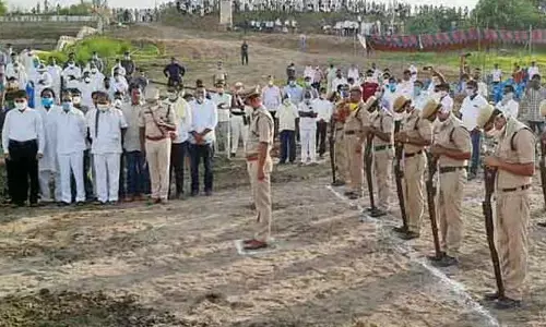 విధి నిర్వహణలో గుండెపోటు.. డీఎస్పీ మృతి