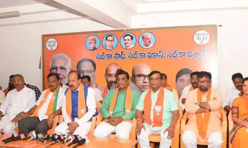 టీఆర్ఎస్ తాటాకు చప్పుల్లకు భయపడేది లేదు : Palle Gangareddy