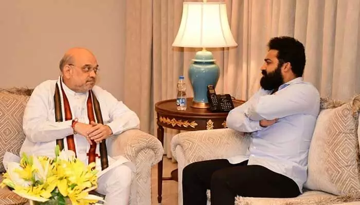 జూనియర్ ఎన్టీఆర్పై మైండ్ గేమ్.. అమిత్ షాతో భేటీ ఆ సీట్ల కోసమేనా? జూనియర్ ఎన్టీఆర్పై మైండ్ గేమ్.. అమిత్ షాతో భేటీ ఆ సీట్ల కోసమేనా?