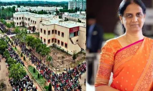 విద్యాశాఖ మంత్రి సబితా ఇంద్రారెడ్డి రాజీనామా చేయాలి