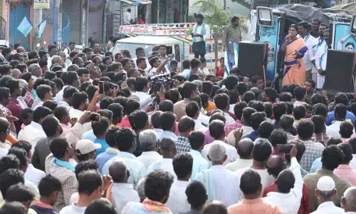 KCR మాటలకు, చేతలకు పొంతన లేదు