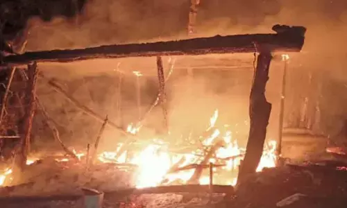 విద్యుదాఘాతంతో ఇల్లు దగ్ధం (వీడియో)