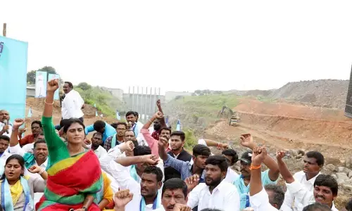 దోచుకోవ‌డం తెలుసు కానీ ప‌నులు చేయ‌డం తెలియదా?