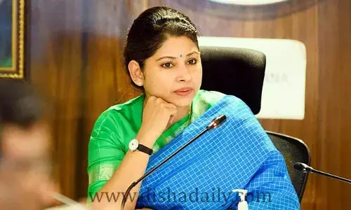 ‘‘ఎలా ఉండే మీరు ఎలా అయిపోయారు మేడం’’.. IAS స్మితా సబర్వాల్‌పై నెటిజన్స్ ఫైర్