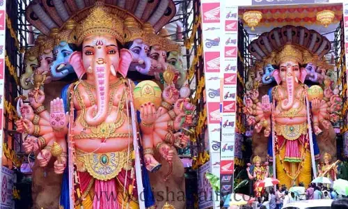 కొలువుదీరిన ఖైరతాబాద్ గణపయ్య.. ఈ సారి విశిష్టత ఇదే!