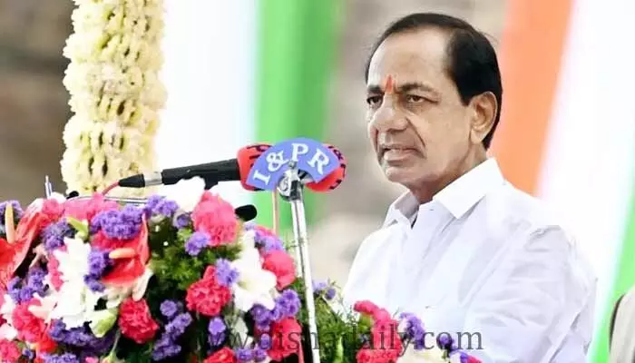 సీఎం కేసీఆర్ వద్దకు ఫైలు.. దసరా నుంచి పట్టాలెక్కనున్న కొత్త పథకం! సీఎం కేసీఆర్ వద్దకు ఫైలు.. దసరా నుంచి పట్టాలెక్కనున్న కొత్త పథకం!