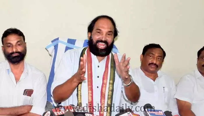 ఆ నియోజకవర్గంలో పోలీసుల రక్షణలో దోపిడి : MP Uttam Kumar Reddy