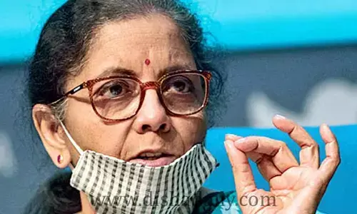 బాన్సువాడలో నిర్మలా సీతారామన్ కాన్వాయ్ అడ్డగింత