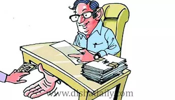నో..నొనో.... పైసలు కొట్టు.. టీసీ పట్టు నో..నొనో.... పైసలు కొట్టు.. టీసీ పట్టు