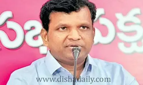 నోరు జారిన TRS MLA.. పంచాయతీ కార్యదర్శిపై పరుష పదజాలం