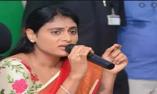 Telangana News: షర్మిలక్క ఏంది ఇది..  పాదయాత్రలో పైసల్ లొల్లి