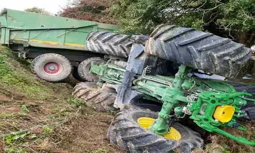 హరితహారం ట్రాక్టర్ బోల్తా