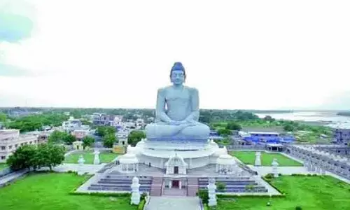 రాజధాని పిటిషన్లపై విచారణ వాయిదా