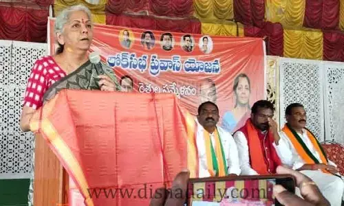 కేసీఆర్ వల్లనే రైతుల ఆత్మహత్యలు.. 17 వేల కోట్ల రుణమాఫీ ఏమైంది: కేంద్ర మంత్రి Nirmala Sitharaman