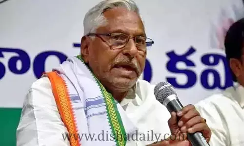 మోడీ, కేసీఆర్‌ల ఫొటోలు తీసి.. ఆ ఫొటో పెట్టండి