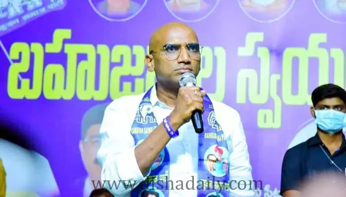 ఇది ముమ్మాటికి కేసీఆర్ ప్రభుత్వం చేసిన హత్యే : R S Praveen Kumar ఇది ముమ్మాటికి కేసీఆర్ ప్రభుత్వం చేసిన హత్యే : R S Praveen Kumar