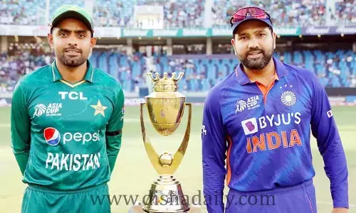 INDvsPAK: టాస్ గెలిచి బౌలింగ్ ఎంచుకున్న పాకిస్తాన్