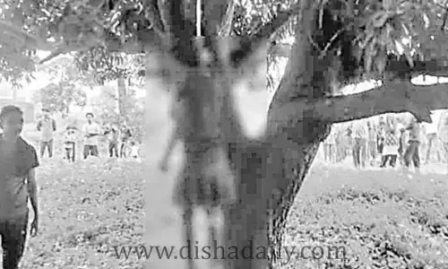 Crime: బాలికను వంచించి.. ఆపై చెట్టుకు వేలాడదీసి..