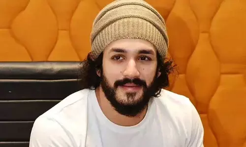 ఆ హీరో‌ తిండిపెట్టి చంపేస్తాడు.. జాగ్రత్తగా ఉండాలంటున్న Akhil Akkineni