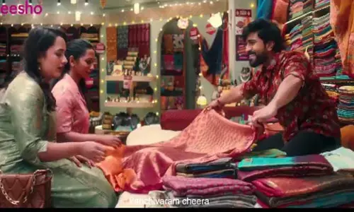 లేడీస్ బట్టలు అమ్ముతున్న Ram Charan.. ఇలా మారాడేంటి?