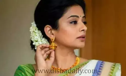 తెల్లచీర, మల్లె పూలతో టాలీవుడ్ హీరోయిన్.. అతడి కోసమేనా?
