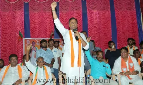 దమ్ముంటే కేసీఆర్.. అక్కడ నాపై పోటీ చేసి గెలవాలి : Komatireddy Raj Gopal Reddy