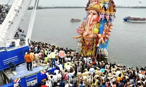 వినాయక నిమజ్జనం కోసం ట్యాంక్ బండ్‌పై ఏర్పాట్లు పూర్తి