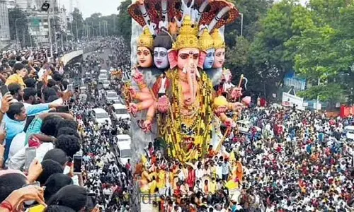 HYD: నగరంలో ట్రాఫిక్ ఆంక్షలు.. ఈ రూట్లలో వస్తే చిక్కినట్లే!