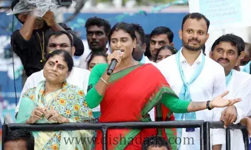 కేసీఆర్ ప్రజలకే కాదు తెలంగాణ తల్లికి కూడా వెన్నుపోటు పొడిచాడు