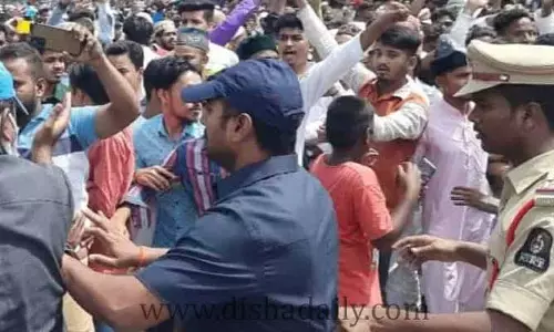 మినిస్టర్స్‌ క్వార్టర్స్‌ వద్ద ఆందోళన.. ఖబడ్దార్ కేసీఆర్ అంటూ  నినాదాలు