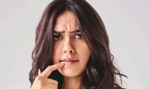 Mrunal Thakur : మృణాల్ ఠాకూర్ హాట్ షో.. అదిరిన లేటెస్ట్ ఫొటోస్
