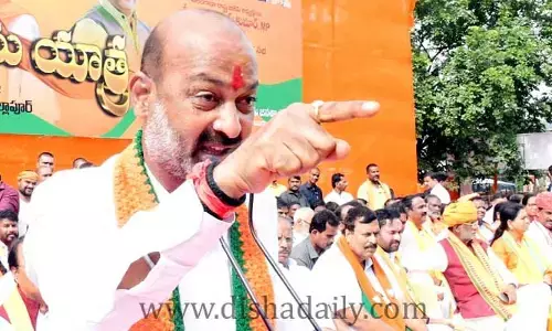 అసెంబ్లీ నుంచి ఈటల సస్పెన్షన్‌.. బండి సంజయ్ రియాక్షన్ ఇదే (వీడియో)