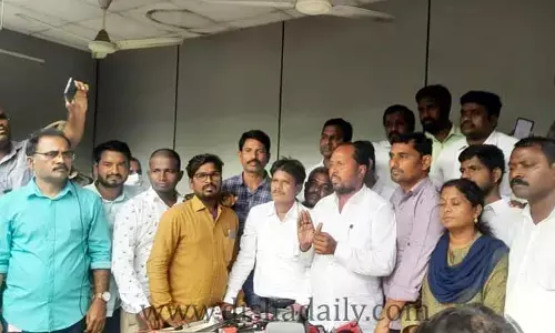 ఉద్యమం కొనసాగుతుంది.. కేటీఆర్‌తో భేటీ అనంతరం వీఆర్ఏ జేఏసీ వెల్లడి
