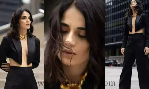 బ్రా లేకుండానే బయటకొచ్చిన Radhika Madan.. పిచ్చెక్కిస్తున్న పిక్స్