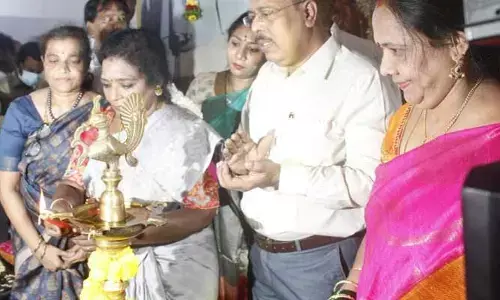 స్వాతంత్య్ర సమరయోధుల త్యాగాల నుంచి యువత స్ఫూర్తి పొందాలి: Governor
