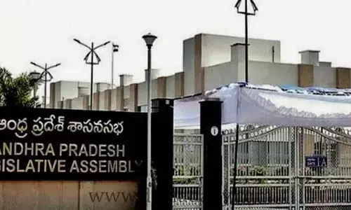 ఏపీ అసెంబ్లీ దగ్గర ఉద్రిక్తత.. చొచ్చుకెళ్లిన టీడీపీ శ్రేణులు