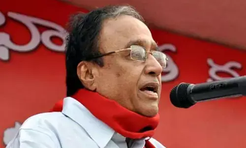 సురవరం భౌతికకాయానికి ఏపీ సీఎం చంద్రబాబు నివాళి