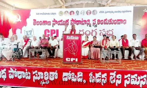 కమ్యూనిస్టుల దెబ్బకు ఎవరైనా తలవంచాల్సిందే: కూనంనేని
