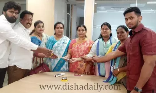 కేటీఆర్, నిరంజన్ రెడ్డిలపై మహిళా కమిషన్ చైర్‌పర్సన్‌కు ఫిర్యాదు