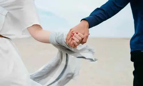 స్పర్శ కోసం తహ తహ.. ఆరోగ్యంపై ప్రభావం చూపుతున్న ఫిజికల్ టచ్