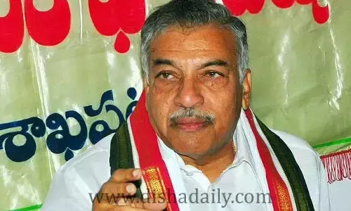 ఎన్టీఆర్ యూనివర్సిటీ పేరు మార్పు.. యార్లగడ్డ లక్ష్మీ ప్రసాద్ రాజీనామా