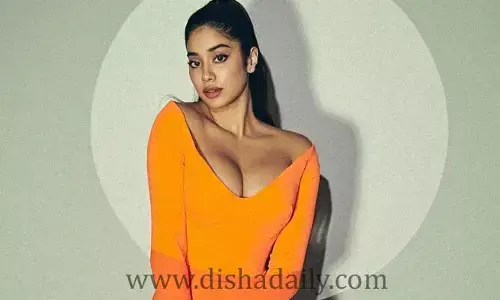 ఆరెంజ్ డ్రెస్‌లో అందాలు ఆరబోసిన జాన్వీ కపూర్ .. ఆఫర్లు లేక దిగజారుతుందా?